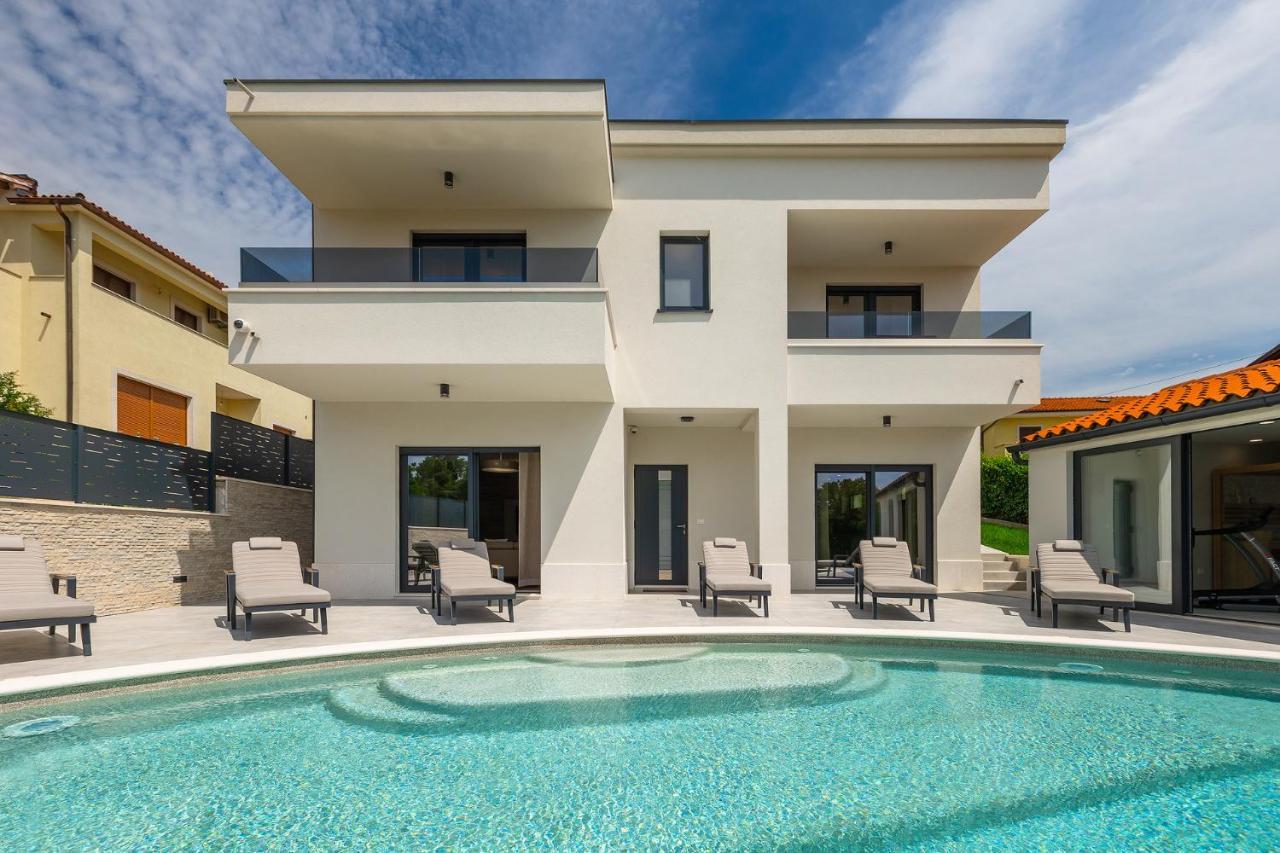 Villa Cascada Muntic Exterior photo