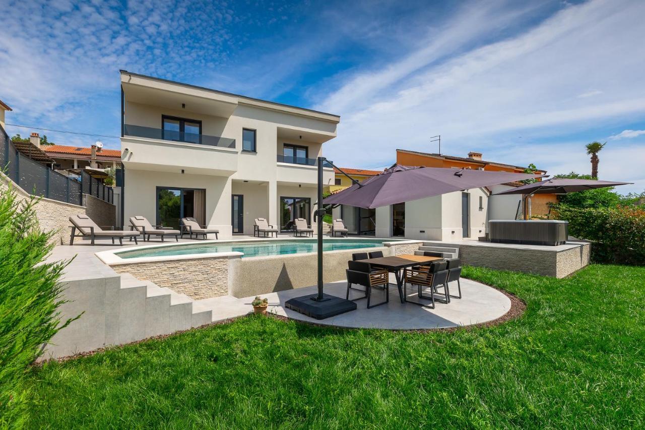 Villa Cascada Muntic Exterior photo